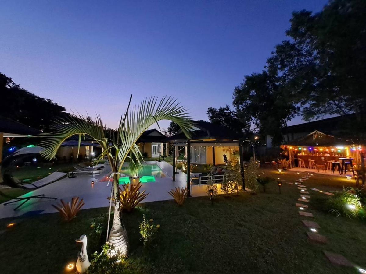 Pool Villa, Resort, Mae Ramphueng Beach, Ban Phe, Rayong, Residence M Thailand (Adults Only) Ban Chamrung Exterior photo